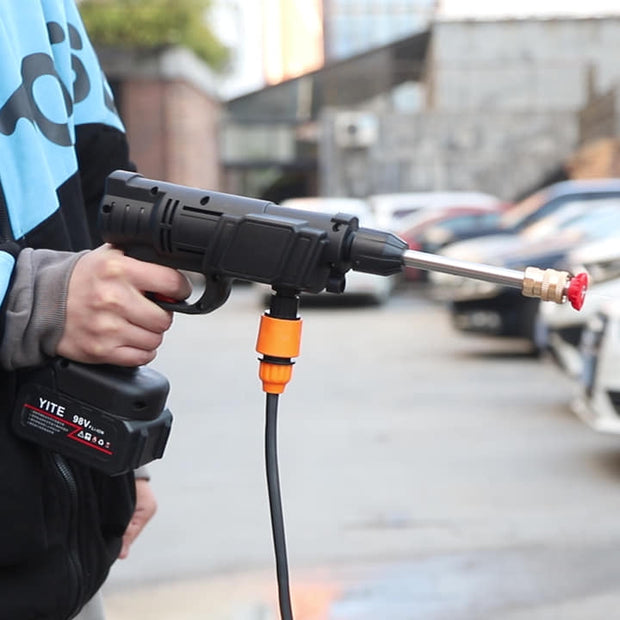 Le Pistolet Nettoyeur Haute Pression est l'outil essentiel pour un entretien rapide et efficace de votre véhicule et de votre extérieur. 